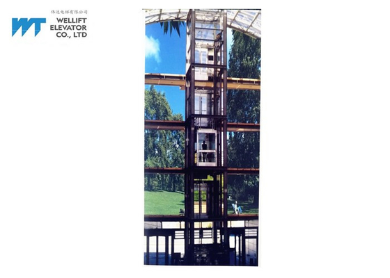 Elevatore panoramico facente un giro turistico di Roomless 360 a macchina con l'asse all'aperto della struttura d'acciaio